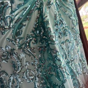 Windsor XL Prom/formal dress NEVER been wore and has NO alterations